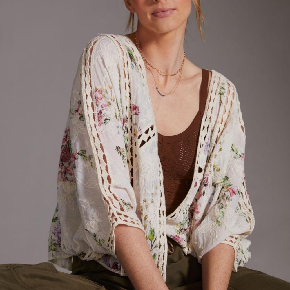 NWOT Anthropologie Floral Lace Kimono 🍃🌺